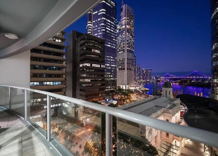 Story Bridge & River View 2B1B Apt W Free Parking!