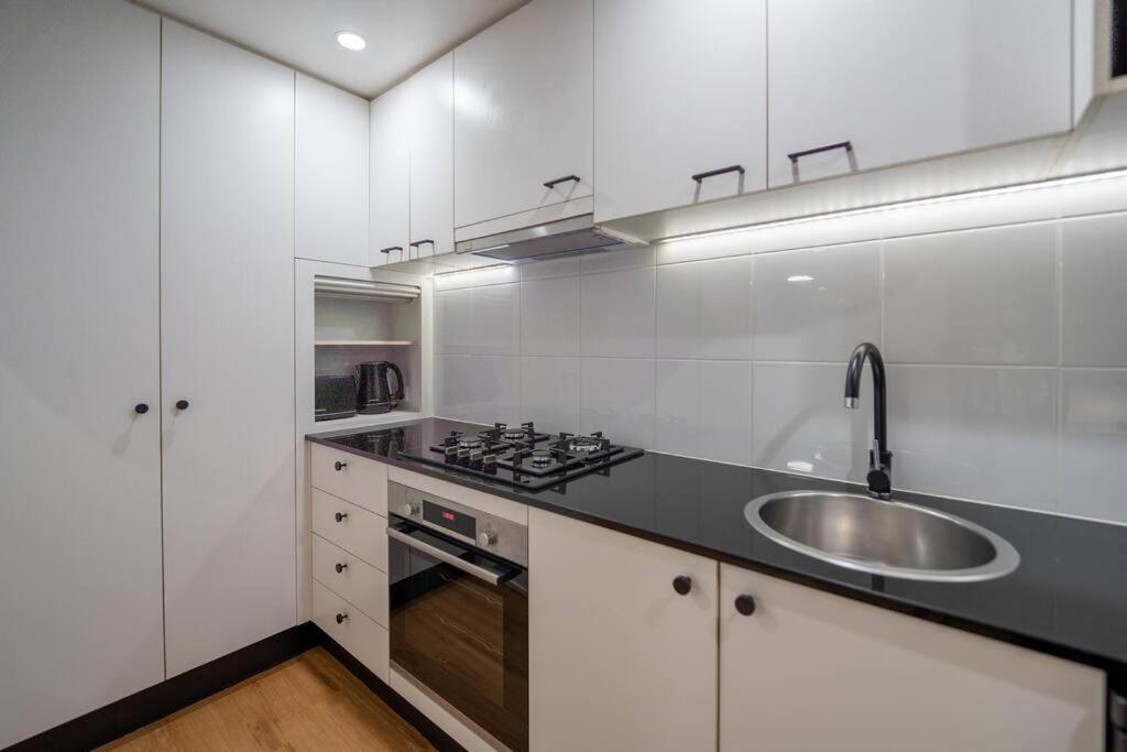Story Bridge & River View 2b1b W Free Parking! * Brisbane